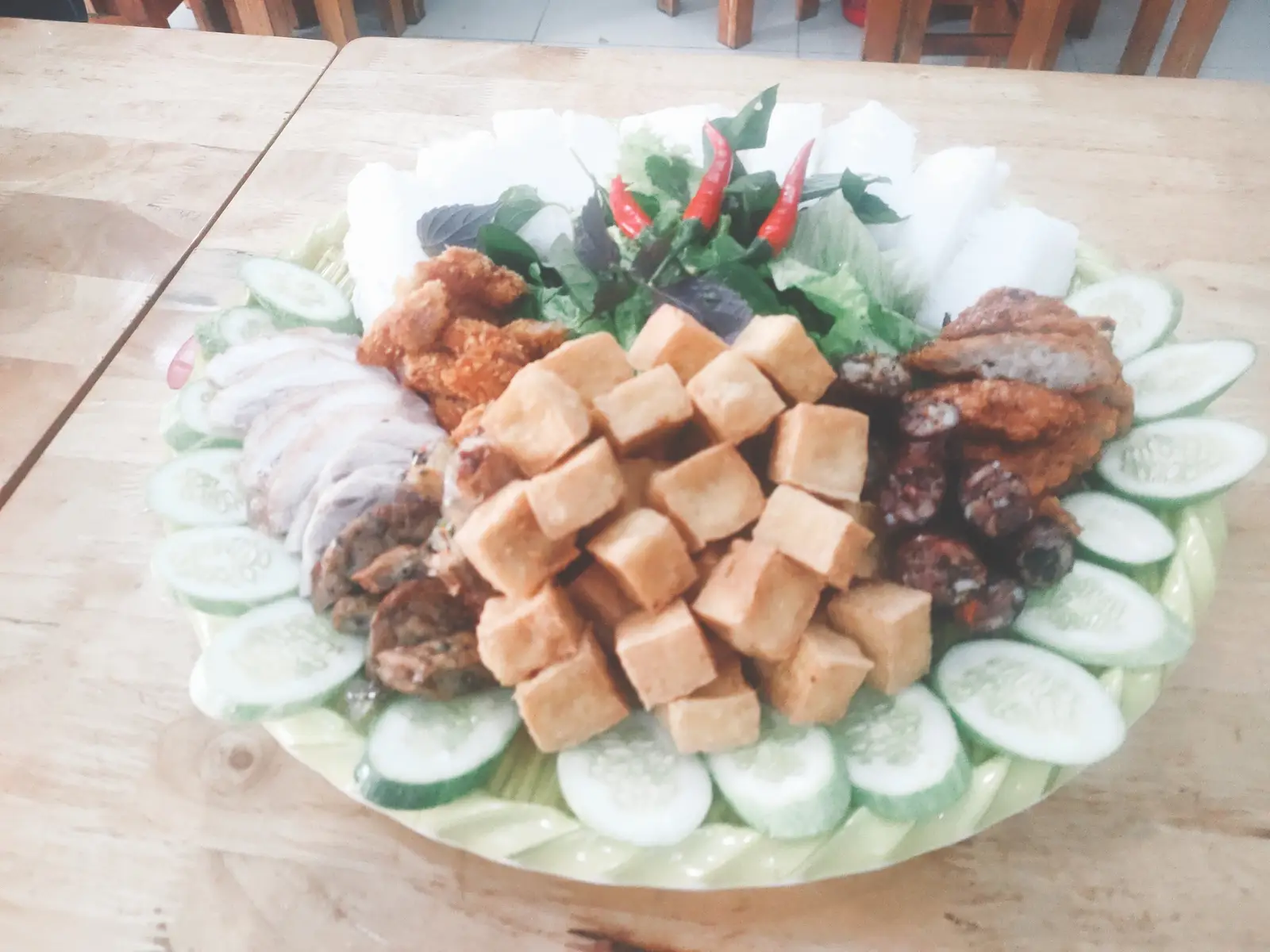 Hình ảnh Bún,đậu,thịt bắp giò,chả cốm,dồi sụn chiên,