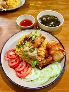 Hình ảnh Cơm đùi gà sốt mắm tỏi