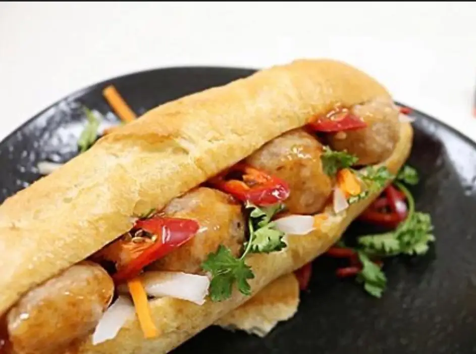 Hình ảnh Bánh Mì Cá Viên Chiên 