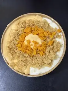Hình ảnh Bông lan trứng muối mix 2 sốt