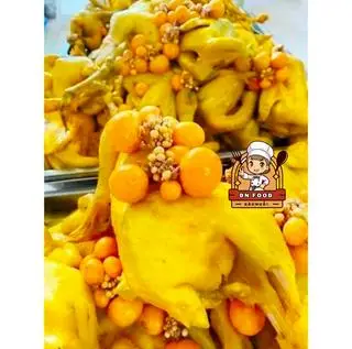 Hình ảnh Gà Ủ Muối Hoa Tiêu - Nguyên Con Ôm Trứng (bỏ đầu chân)