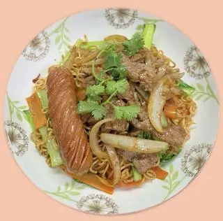 Hình ảnh Mì gói xào bò - xúc xích