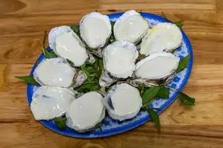 Hình ảnh Hàu Nướng phô mai 6 con