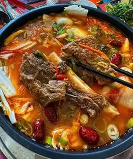 Hình ảnh Lẩu sườn bò kim chi