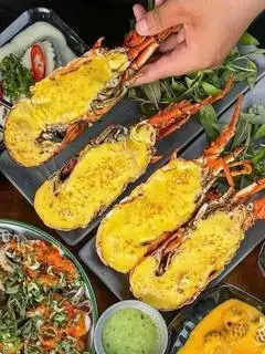 Hình ảnh tôm hùm bông 1 con 0,7 Lạng nướng phô mai 