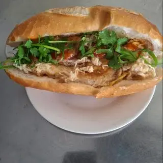 Hình ảnh Bánh Mì Trứng Ốp La Chà Bông