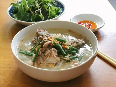Hình ảnh Hủ tiếu Xương ( Giò , Đuôi )