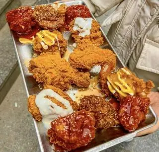 Hình ảnh Gà mix 6 sốt phômai/sốt Hàn/kem hành/sốt cay/sốt mù tạt/phômai cay XL 2hộp (tặng khoai)