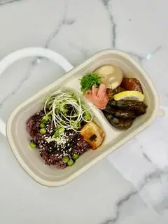 Hình ảnh SET 4: Cơm cá hồi(50g) - Tôm (50g) - Trứng (1quả) Ngâm tương
