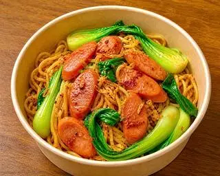 Hình ảnh Mì trộn xúc xích