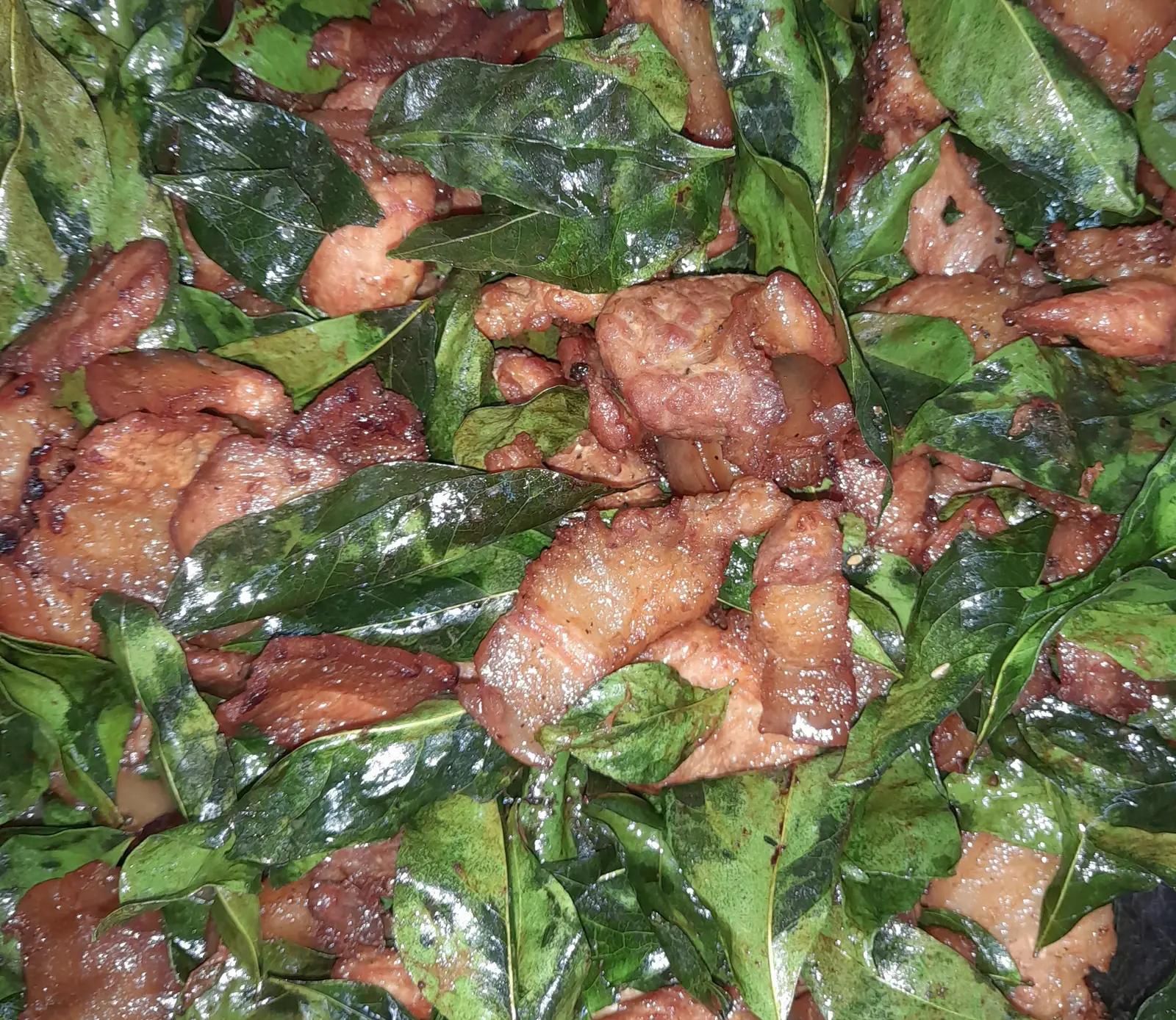 Hình ảnh Cơm thịt quay lá móc mật