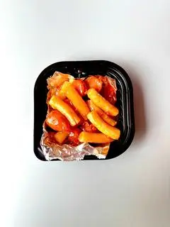 Hình ảnh Xúc xích tokbokki chiên sốt hàn