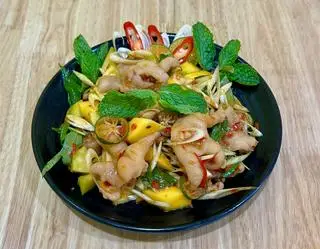 Hình ảnh Chân gà rút xương xốt Thái