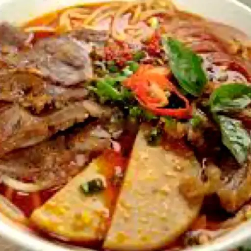 Hình ảnh Bún bò nạm chả tiêu