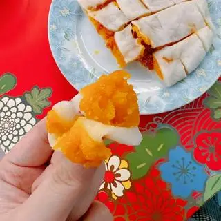 Hình ảnh Bánh Dẻo trứng muối nhuyễn- 150gr