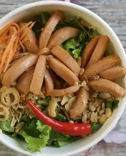 Hình ảnh Bún trộn xúc xích
