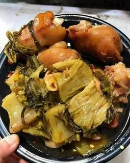 Hình ảnh Cơm khoanh giò kho dưa cải + nước