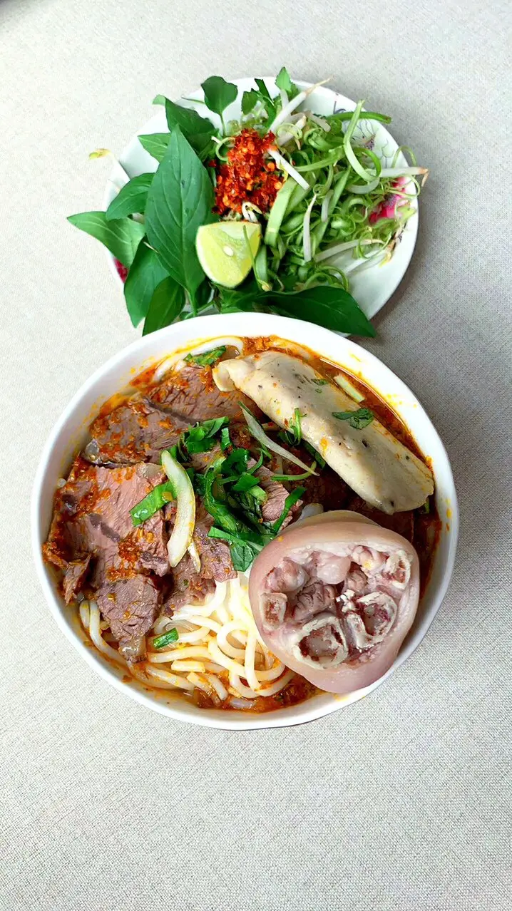 Hình ảnh Bún bò đặc biệt Giò Heo