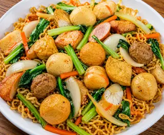 Hình ảnh Mì xào cá viên thập cẩm 