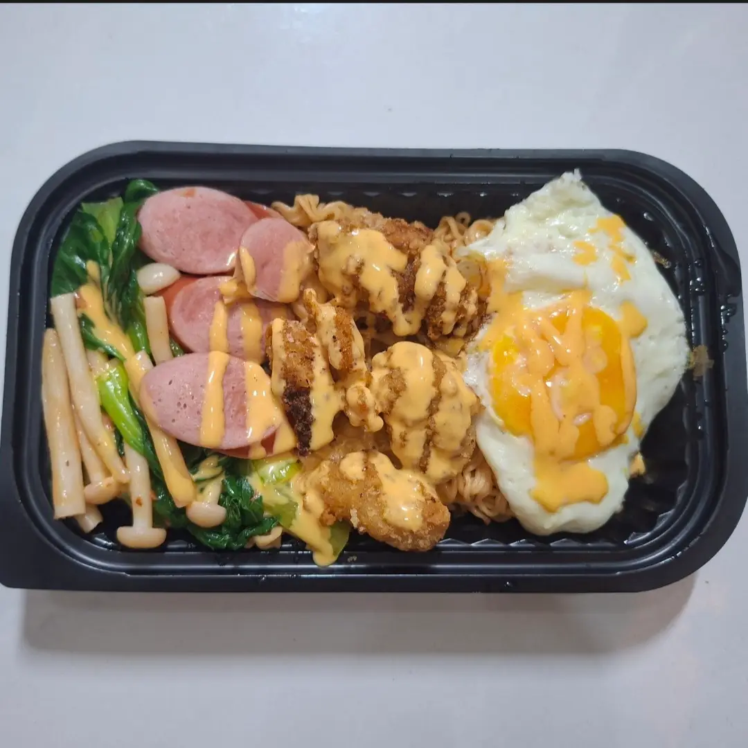 Hình ảnh Mì gà đặc biệt sốt phô mai cay