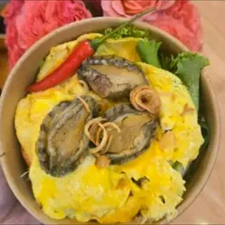Hình ảnh Cơm bào ngư phủ trứng