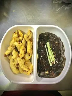 Hình ảnh Thịt heo chua ngọt+ Mì tương đen (L) 