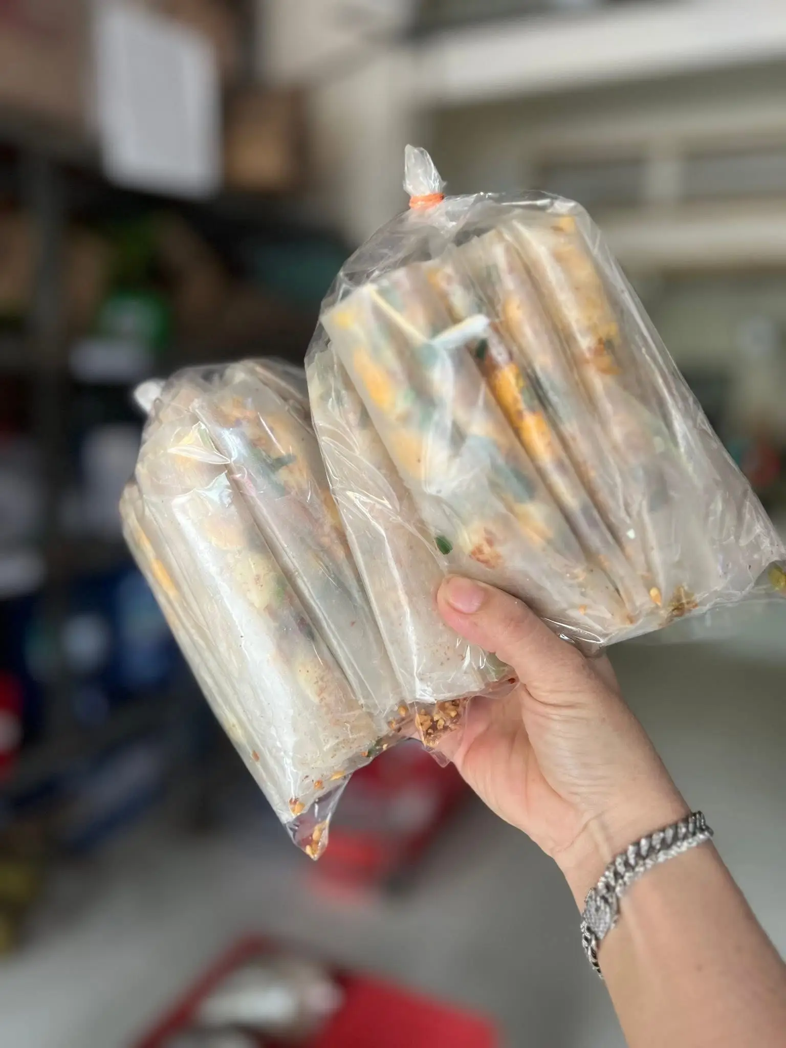 Hình ảnh Bánh Tráng Cuốn Trứng Cút Tây Ninh