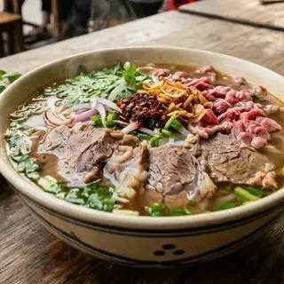 Hình ảnh bún bò tái + nạm 