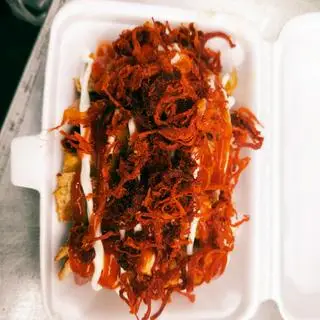 Hình ảnh Bánh mì nướng sốt bơ trứng khô bò đỏ