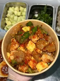 Hình ảnh Nem bì giòn dai + chân gà sốt thái (lớn)