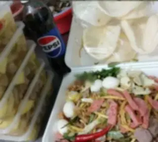 Hình ảnh Combo tré trộn khủng lồ + chân gà sả tắc+2 bánh phồng tôm 1 chai Pepsi 