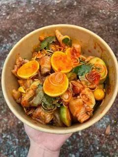 Hình ảnh Chân gà mix trứng non sốt Thái