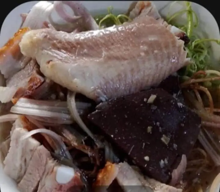 Hình ảnh tô cá - heo quay