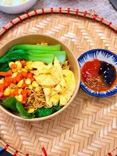 Hình ảnh Mì trộn “gấp”