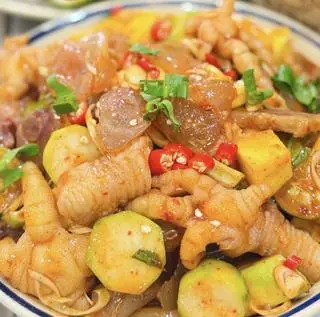Hình ảnh Chân gà - gân bò sốt Thái
