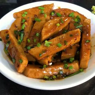 Hình ảnh Cơm Chả Quế Rim Sả Ớt + Món Phụ