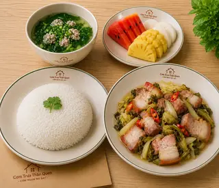 Hình ảnh Cơm heo quay xào cải chua