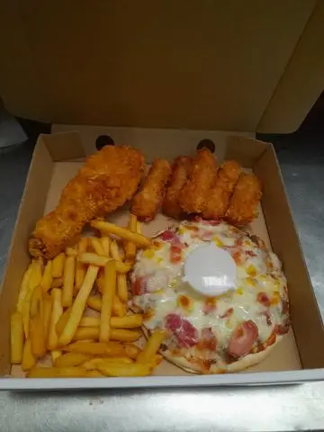 Hình ảnh Combo: 1 pizza thập cẩm size 14+ 1 đùi giòn+ 5 nem chua+ 1 khoai tây 100g.
