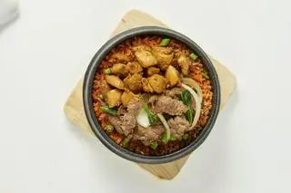 Hình ảnh Cơm thố bò gà