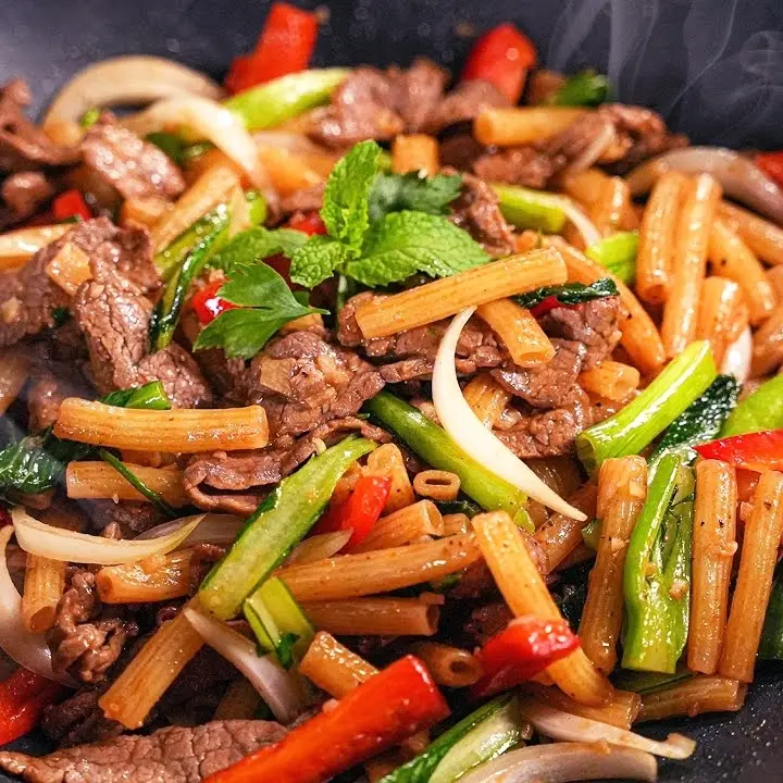 Hình ảnh Nui xào bò + trứng