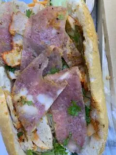 Hình ảnh Bánh Mì Truyền Thống 