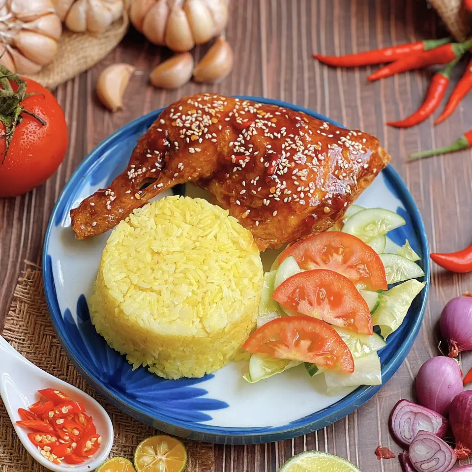 Hình ảnh Cơm Gà Sốt Chua Cay Lớn Plus