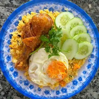 Hình ảnh Cơm Chiên Đùi Gà + Trứng