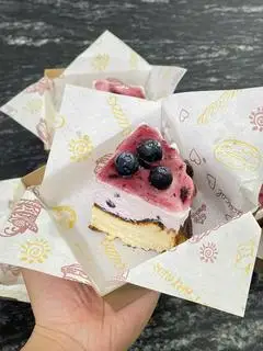 Hình ảnh Blueberry burnt cheesecake