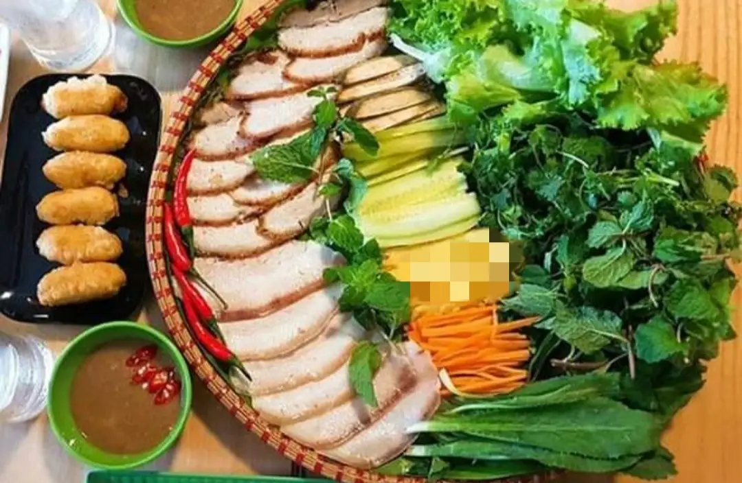 Hình ảnh Bánh tráng cuốn thịt heo chiên