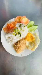 Hình ảnh Cơm tấm bì trứng ốp la