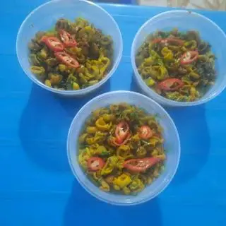 Hình ảnh Lòng xào nghệ kèm bánh tráng