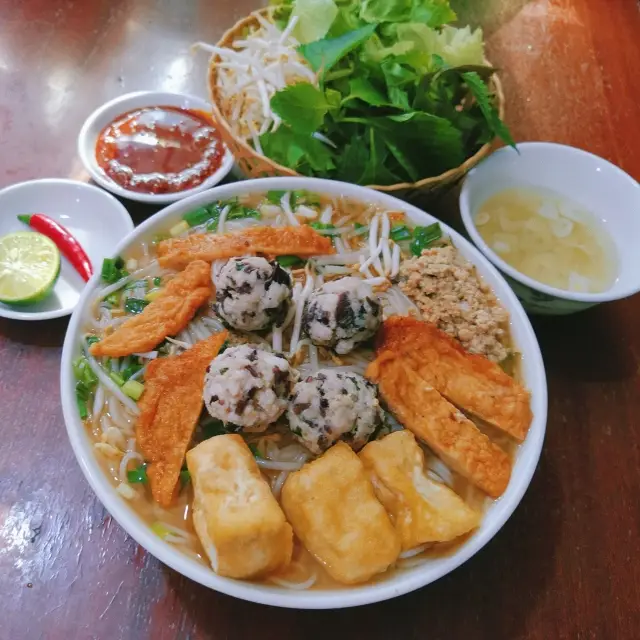 Hình ảnh Bún riêu cua mọc đậu