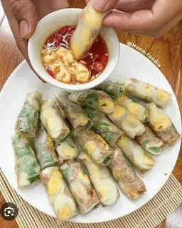 Hình ảnh Cuộn trắng truyền thống phủ bơ ớt