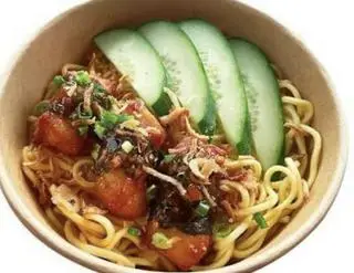 Hình ảnh Mì trộn Indomie gà cuộn rong biển
